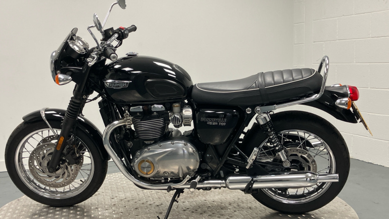 Triumph Bonneville T120 Jet Black